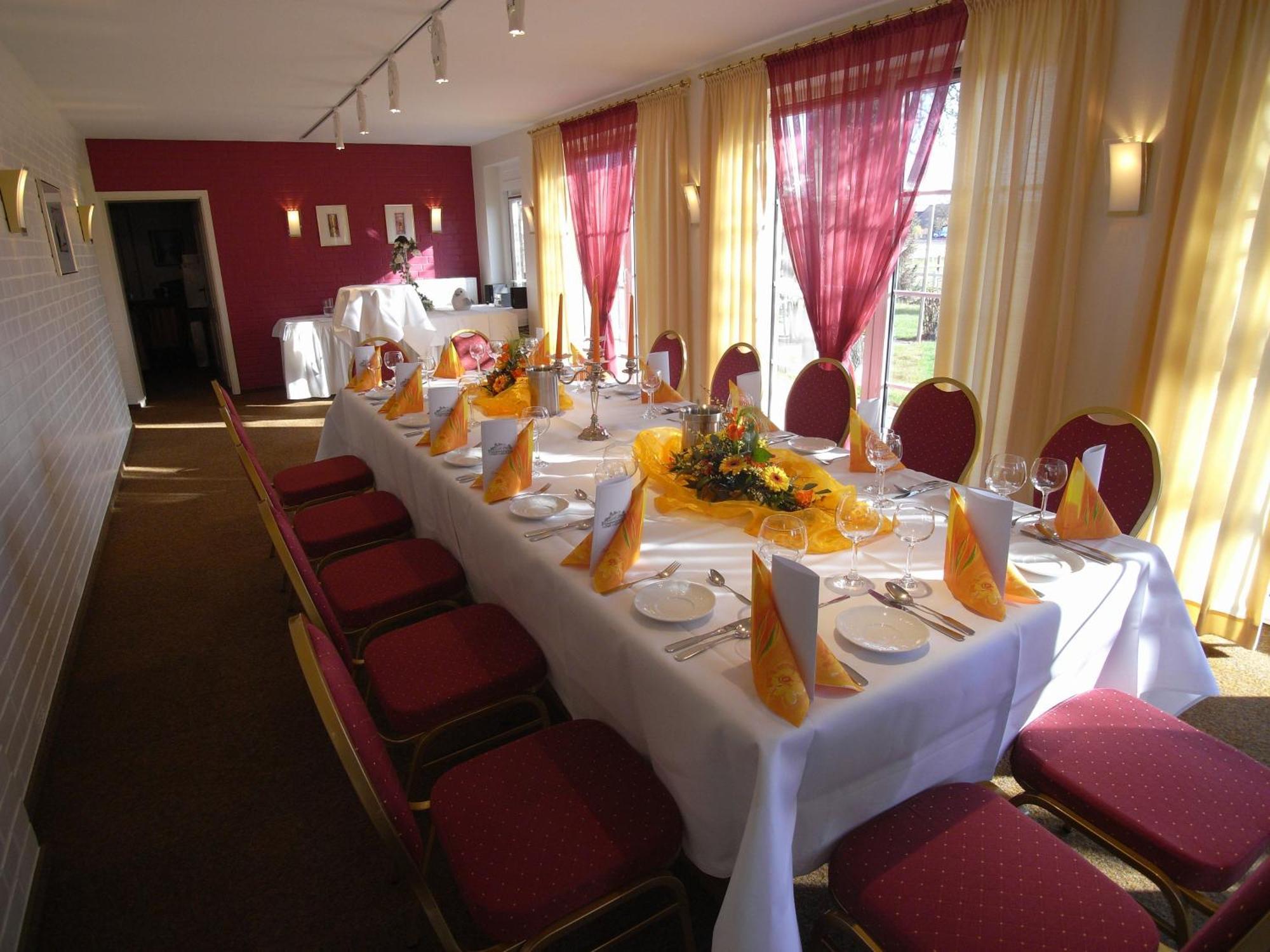 Land-Gut-Hotel Restaurant Kreuz Meyer Stuhr Dış mekan fotoğraf