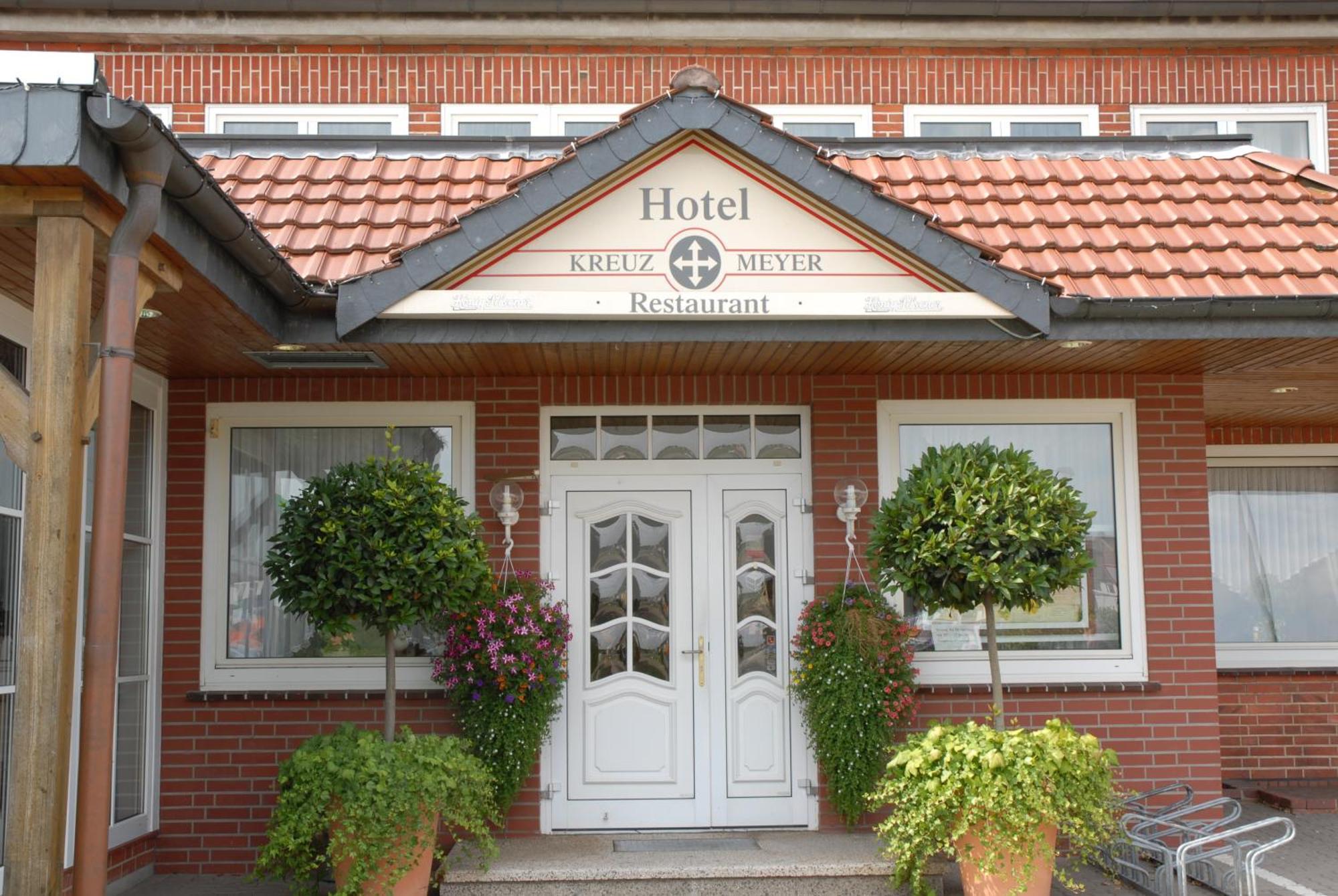 Land-Gut-Hotel Restaurant Kreuz Meyer Stuhr Dış mekan fotoğraf