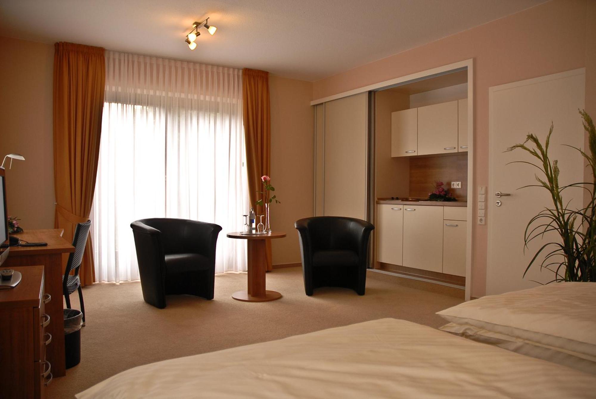 Land-Gut-Hotel Restaurant Kreuz Meyer Stuhr Dış mekan fotoğraf