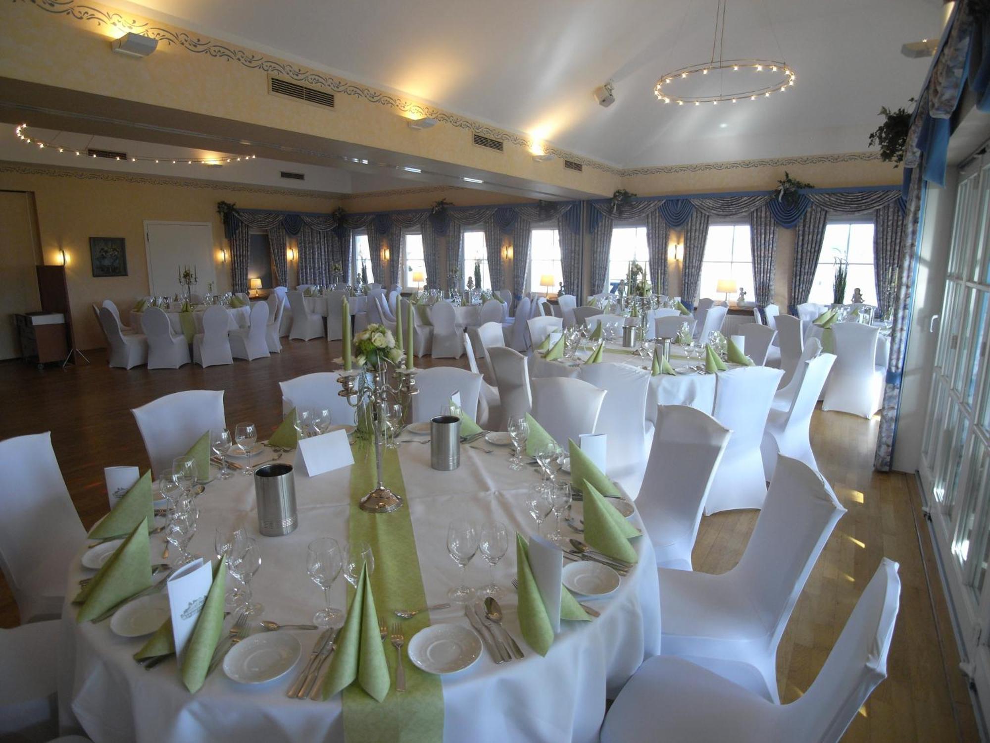 Land-Gut-Hotel Restaurant Kreuz Meyer Stuhr Dış mekan fotoğraf
