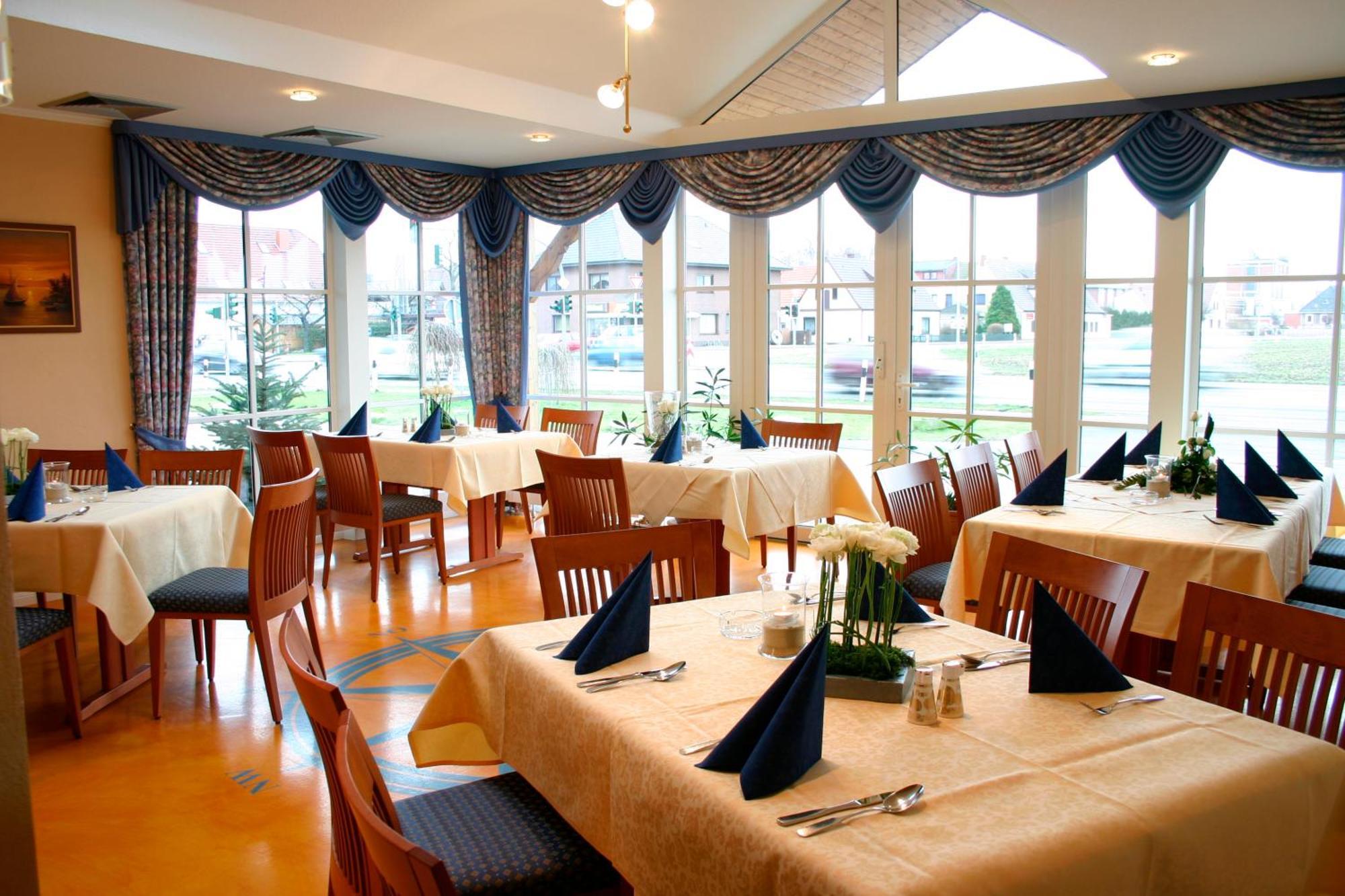 Land-Gut-Hotel Restaurant Kreuz Meyer Stuhr Dış mekan fotoğraf
